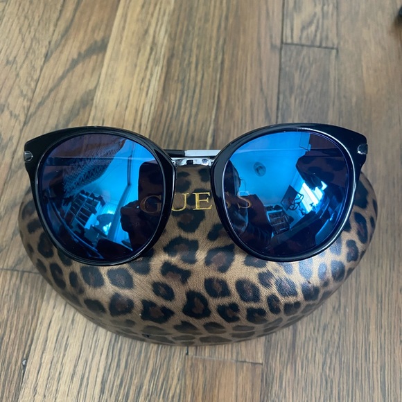 2 pairs!!! Guess sunglasses tortoise and black - Picture 6 of 8